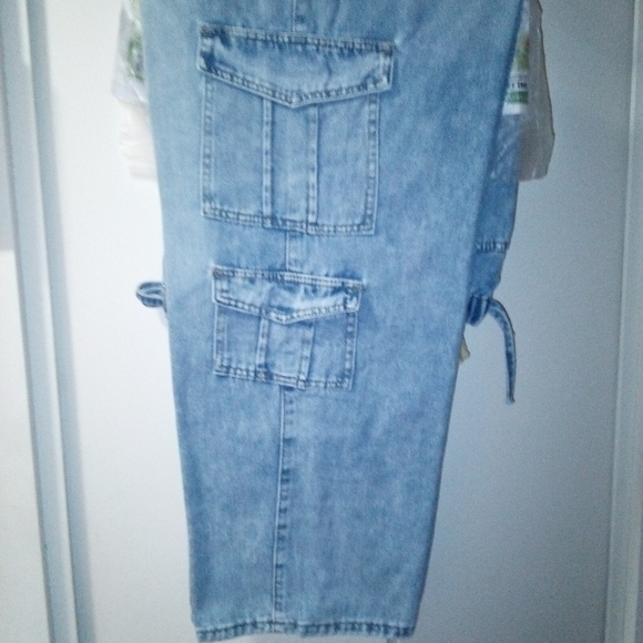 Women's Pants - Picture 7 of 9